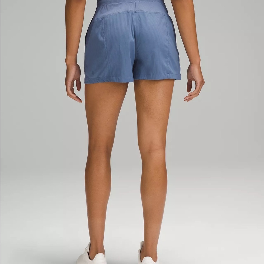 New Lululemon Dance Studio High-Rise Shorts 3.5" Oasis Blue Size 4 NWT - Picture 3 of 5